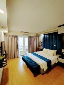 Postel nebo postele na pokoji v ubytování Hanoi Capital Premium Hotel