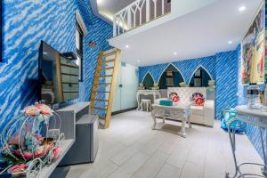 Ruang duduk di Happiness Romantic B&B