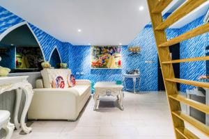Ruang duduk di Happiness Romantic B&B
