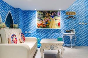 Ruang duduk di Happiness Romantic B&B