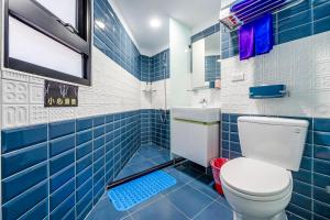 Bilik mandi di Happiness Romantic B&B