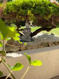 Jardin de l'établissement COUNTRY HOUSE La VILLAE