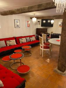Coin salon dans l'établissement COUNTRY HOUSE La VILLAE