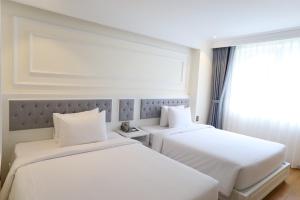Postel nebo postele na pokoji v ubytování Le Marais Hotel Dalat