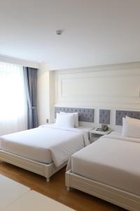Postel nebo postele na pokoji v ubytování Le Marais Hotel Dalat