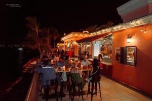 Restaurace v ubytování Sunset Sorrento Phu Quoc