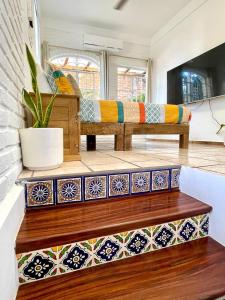 Μια τηλεόραση ή/και κέντρο ψυχαγωγίας στο Guesthouse in a Boho House