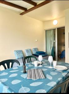 Ruang duduk di T1 BIS RDC Carayou Marina Pointe du Bout