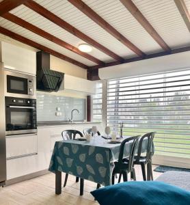 Dapur atau dapur kecil di T1 BIS RDC Carayou Marina Pointe du Bout