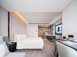 TV a/nebo společenská místnost v ubytování Atour Hotel Zhengzhou Erqi Plaza David City