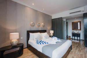 Postel nebo postele na pokoji v ubytování The Lavana Lealands Villa Nusa Dua - 2 Bedroom Villa