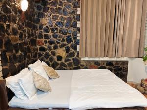 Achalaa Resort客房内的一张或多张床位