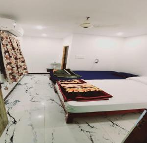 Postel nebo postele na pokoji v ubytování Minnal Residency