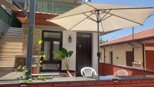 Budova, kde se apartmán nachází + 7 fotografií