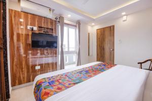 Postel nebo postele na pokoji v ubytování FabHotel SG5 Inn Suites-Yelahanka
