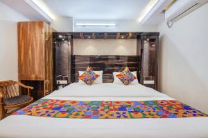 Postel nebo postele na pokoji v ubytování FabHotel SG5 Inn Suites-Yelahanka