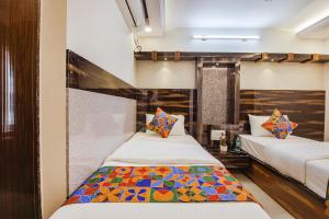 Postel nebo postele na pokoji v ubytování FabHotel SG5 Inn Suites-Yelahanka