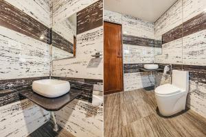 Koupelna v ubytování FabHotel SG5 Inn Suites-Yelahanka