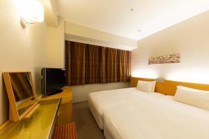 TV a/nebo společenská místnost v ubytování Hotel Keihan Kyobashi Grande