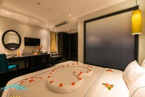 Voodi või voodid majutusasutuse Hanoi Emerald Waters Hotel Valley toas