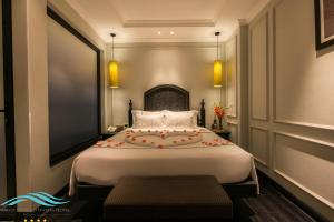 Voodi või voodid majutusasutuse Hanoi Emerald Waters Hotel Valley toas
