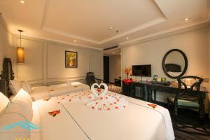 Voodi või voodid majutusasutuse Hanoi Emerald Waters Hotel Valley toas