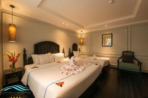 Voodi või voodid majutusasutuse Hanoi Emerald Waters Hotel Valley toas