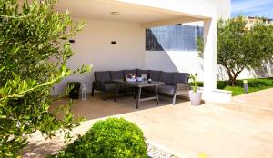 Posedenie v ubytovaní Luxury Villa Dolce Vita, Sevid