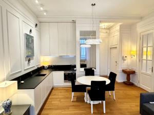 Posedenie v ubytovaní MONDRIAN Luxury Suites UNESCO Old Town