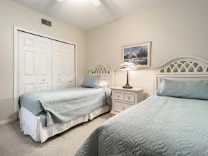 Ένα ή περισσότερα κρεβάτια σε δωμάτιο στο Beautifully appointed 32 condo with gorgeous estuary Views. OW10-305 +56 φωτογραφίες