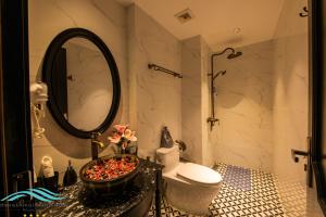 Vannituba majutusasutuses Hanoi Emerald Waters Hotel Valley