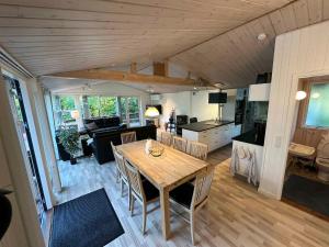 Kuchyň nebo kuchyňský kout v ubytování Wonderful 100 Sqm Holiday Home,600M From The Sea