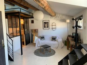 Część wypoczynkowa w obiekcie Studio Toit terrasse Vieux Port