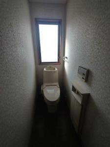 private rooms in togo beach and park side house的一间浴室