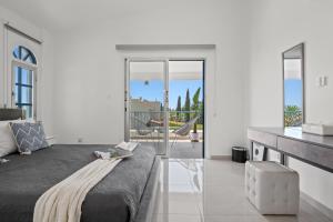 Postel nebo postele na pokoji v ubytování Adamante Luxury Villa by Nomads