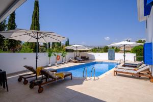 Bazén v ubytování Adamante Luxury Villa by Nomads nebo v jeho okolí