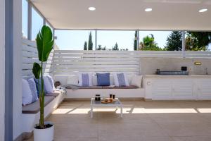 Posezení v ubytování Adamante Luxury Villa by Nomads