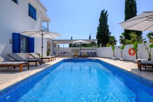 Bazén v ubytování Adamante Luxury Villa by Nomads nebo v jeho okolí