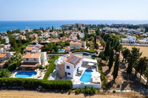 Bazén v ubytování Adamante Luxury Villa by Nomads nebo v jeho okolí