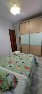 Posteľ alebo postele v izbe v ubytovaní Oasis de Playa O Grove