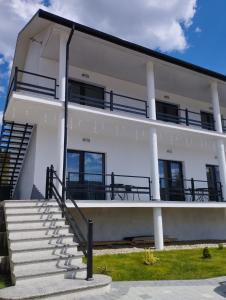 Μπαλκόνι ή βεράντα στο Перлина Карпат +50 φωτογραφίες