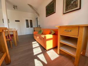 Posezení v ubytování FIREFLY BAY FLAT - cozy apartment a few steps from Lake Maggiore + 24 fotografií