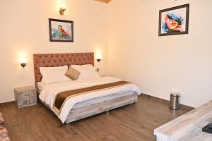 Postel nebo postele na pokoji v ubytování Prashanti Farms & Resort + 16 fotografií