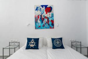 Postel nebo postele na pokoji v ubytování Stratos by mRoom Apartments