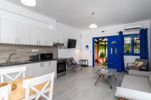 Kuchyň nebo kuchyňský kout v ubytování Stratos by mRoom Apartments