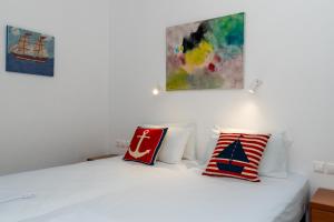 Postel nebo postele na pokoji v ubytování Stratos by mRoom Apartments