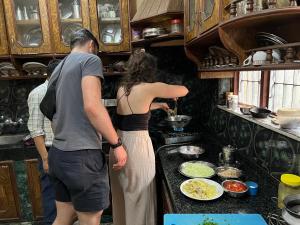 入住大使酒店的客人