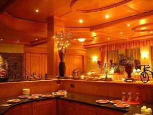 a large kitchen with wooden cabinets and a counter top at Amselgrundschlösschen in Kurort Rathen
