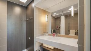Koupelna v ubytování X Hotel