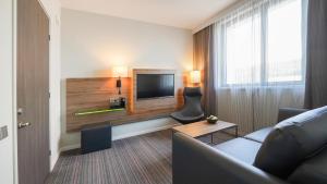 TV a/nebo společenská místnost v ubytování X Hotel